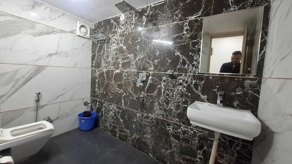 Deluxe Room | Bathroom