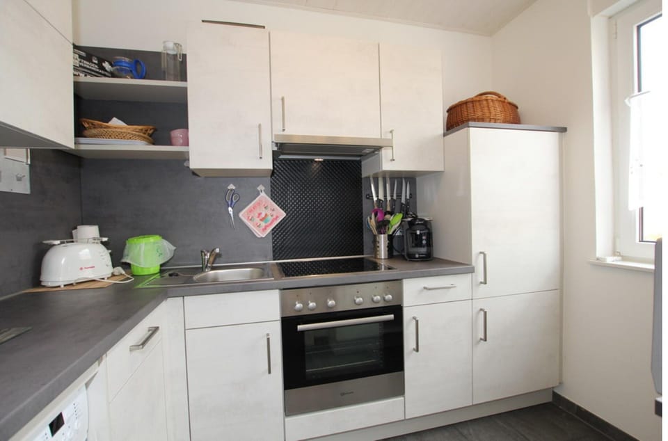 Bungalow | Private kitchen | Highchair