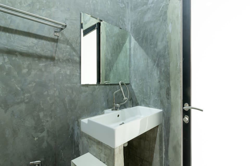 Top Secret King - Private (King Room) | Bathroom sink