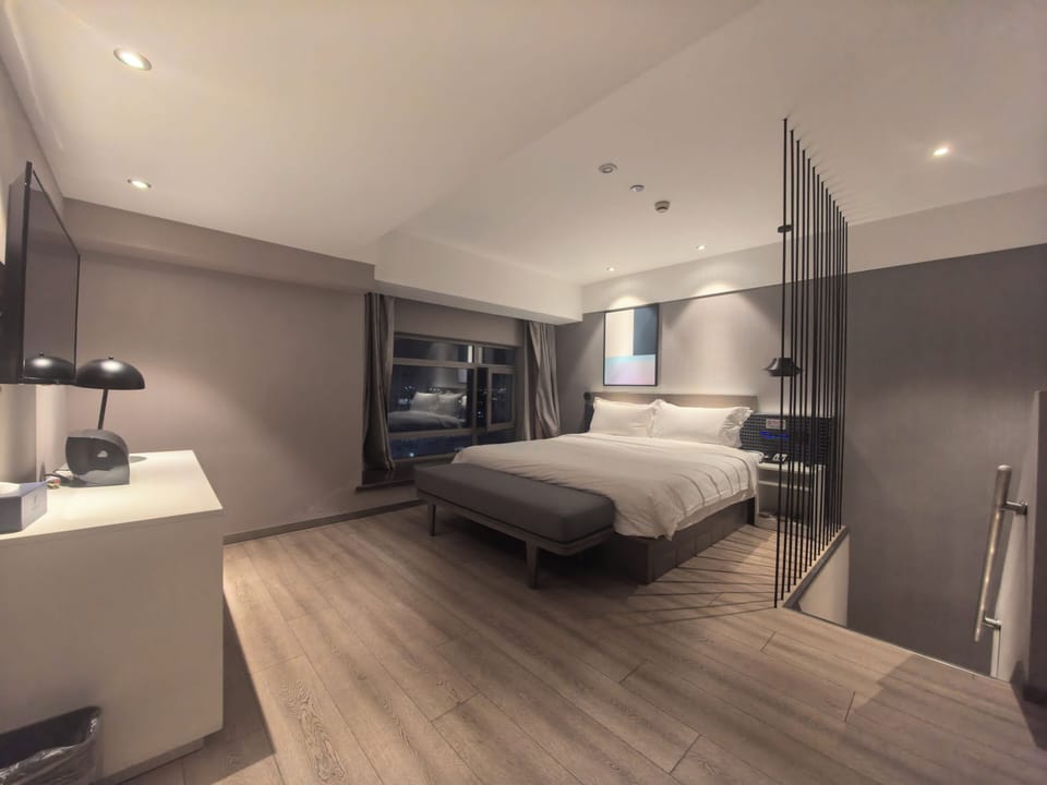 Luxury Studio Suite | Premium bedding, down comforters, minibar, in-room safe