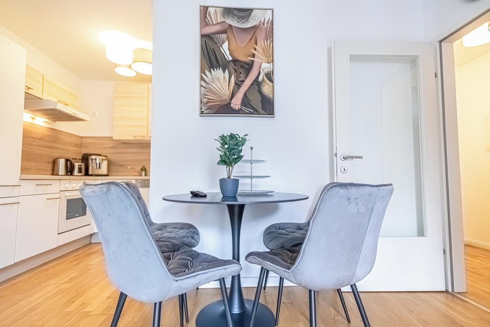 Basic Apartment | Living room | Flat-screen TV