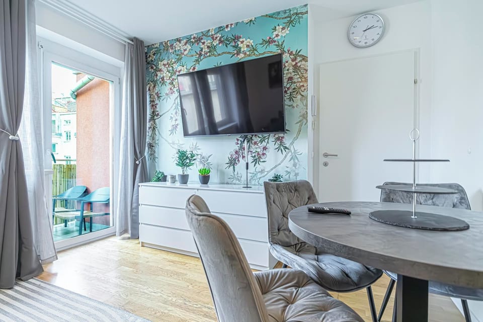 Basic Apartment | Living room