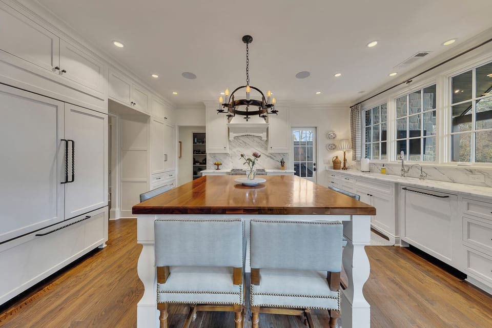 Kitchen island w/ seating for four, perfect for casual meals & conversation