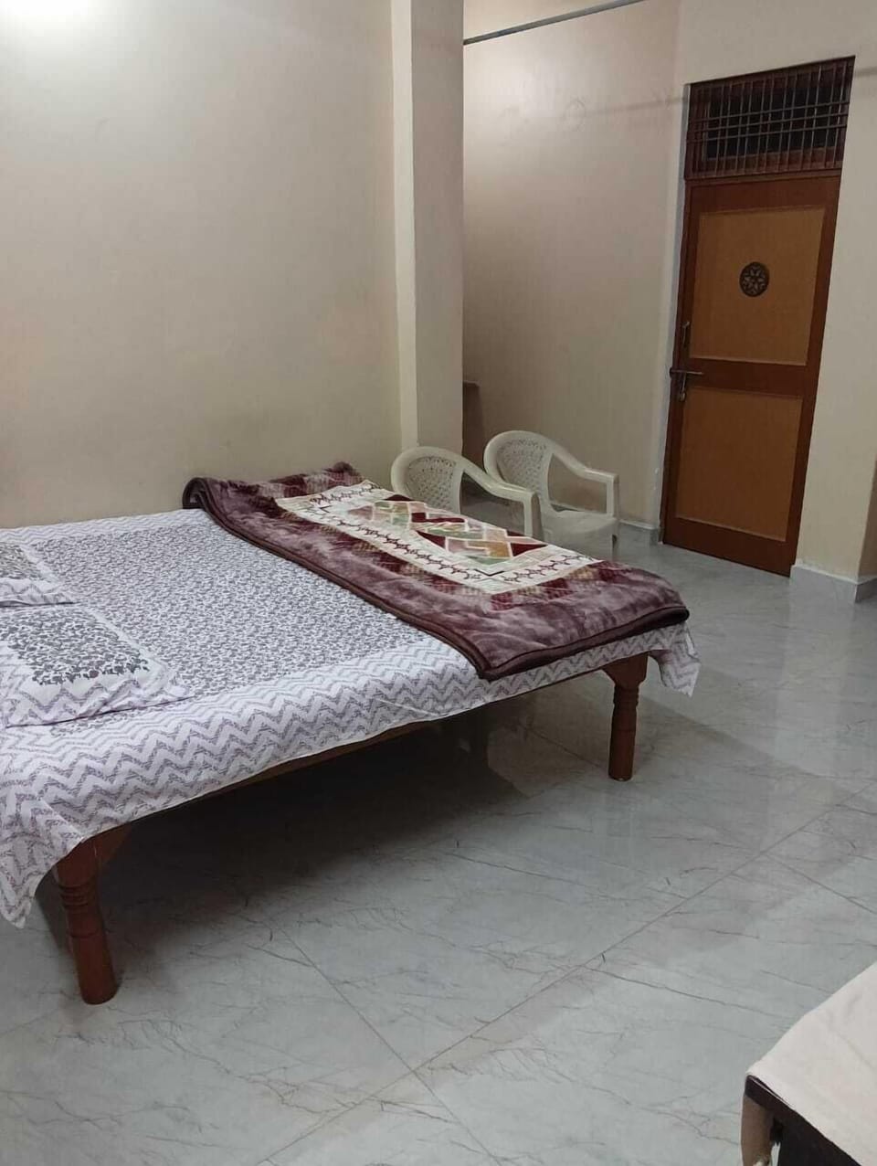 Deluxe Apartment, Air conditioning | Desk, laptop workspace, rollaway beds, bed sheets