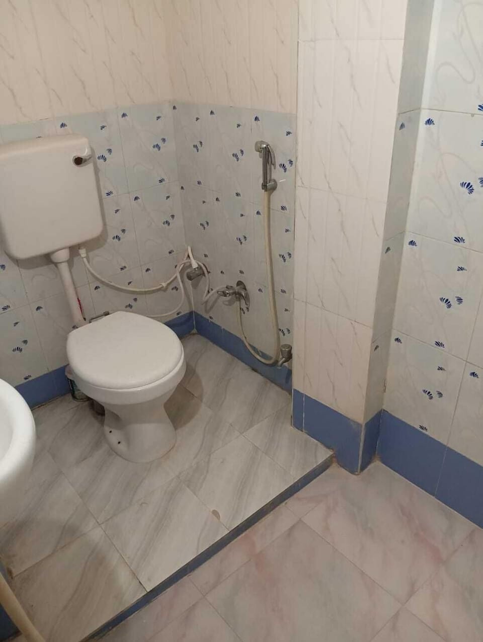 Deluxe Apartment, Air conditioning | Bathroom | Shower, free toiletries, towels, soap
