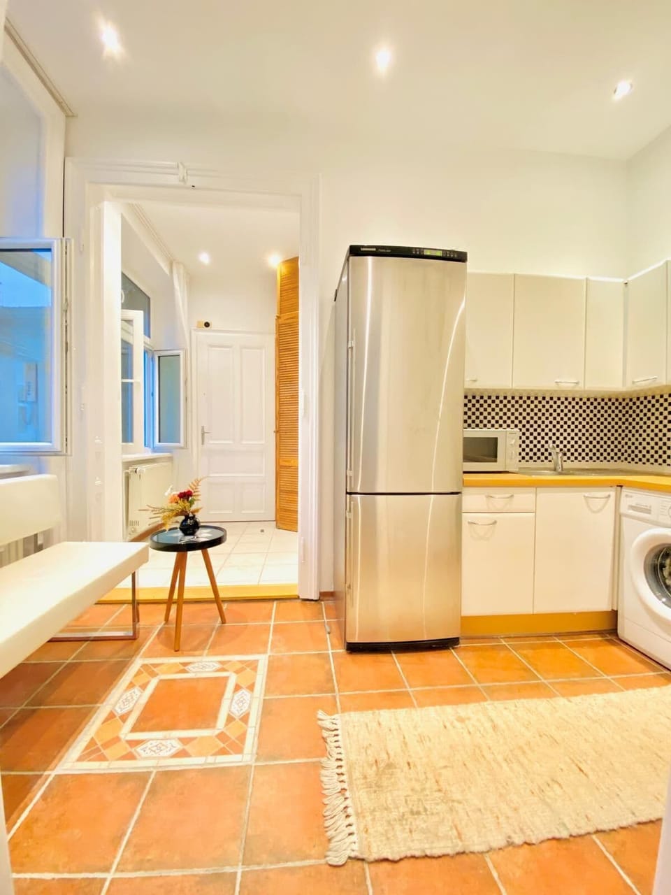 Basic Apartment | Private kitchen | Fridge, microwave, oven, stovetop