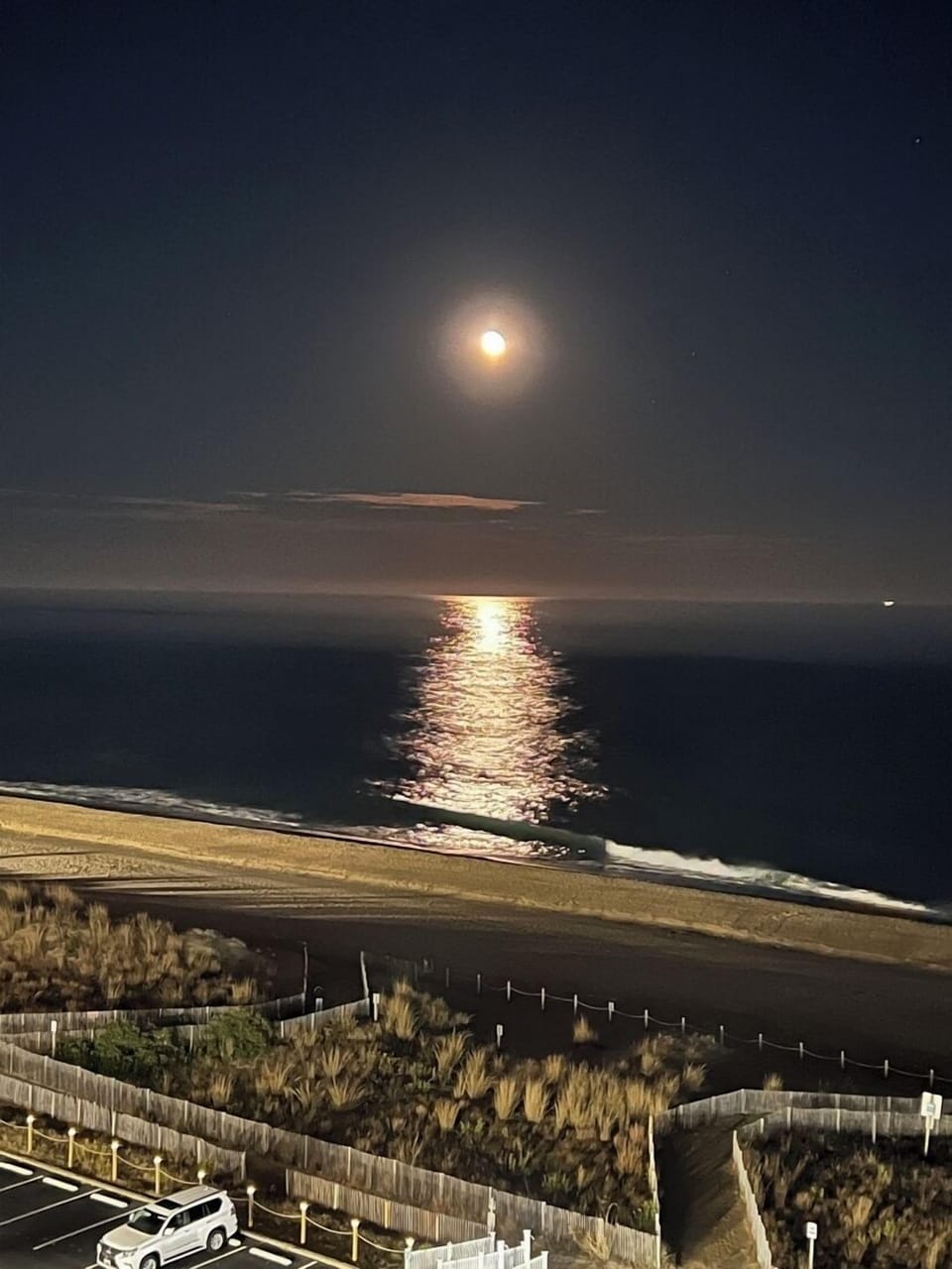 MOON-RISE-OVER-THE-OCEAN