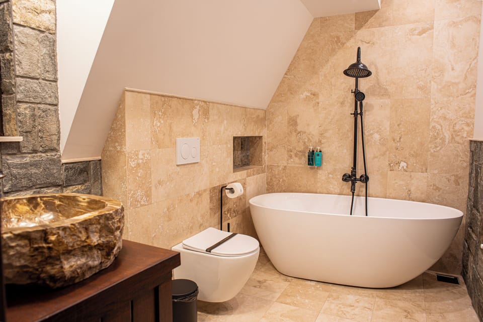 Deluxe Double Room, 1 King Bed | Bathroom | Hair dryer, bathrobes, slippers, towels