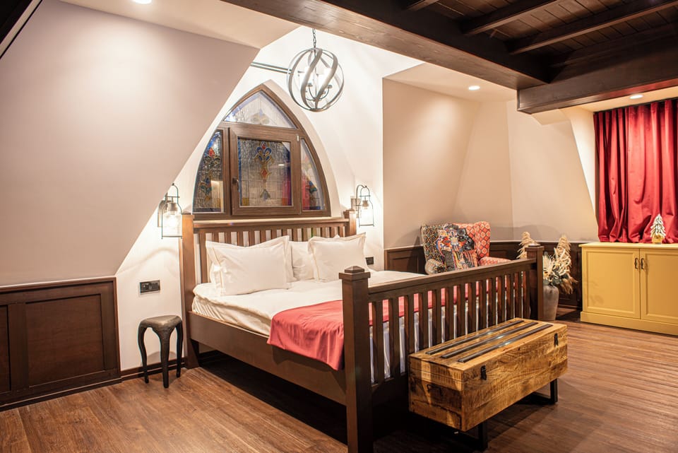 Deluxe Double Room, 1 King Bed | Desk, laptop workspace, soundproofing, free WiFi