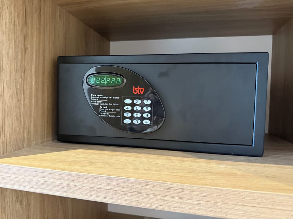 Deluxe Apartment, Garden View | Safe
