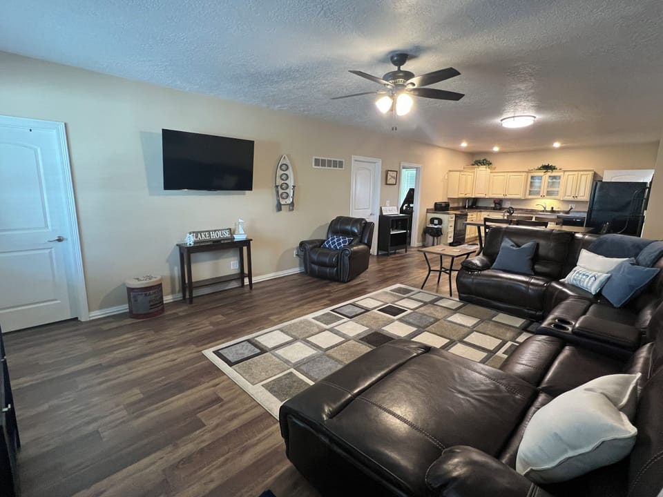 Large open living room, dining area and kitchen to gather in