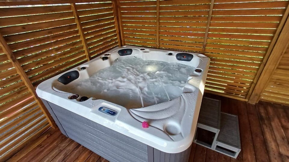 Indoor spa tub