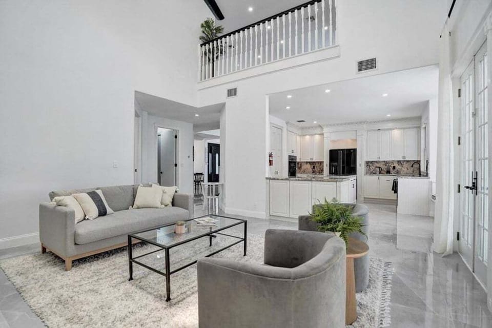 House, 6 Bedrooms | Living area | Smart TV