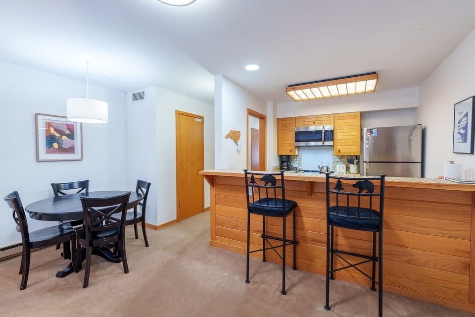 Condo, 1 Bedroom | Dining