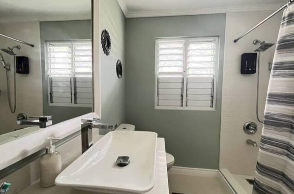 The Crest - Serenity Oasis Villa Villa in St. Ann Parish