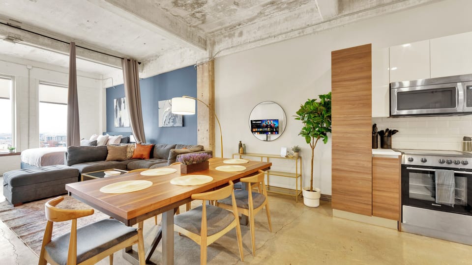 Dining Area with Seating for Six