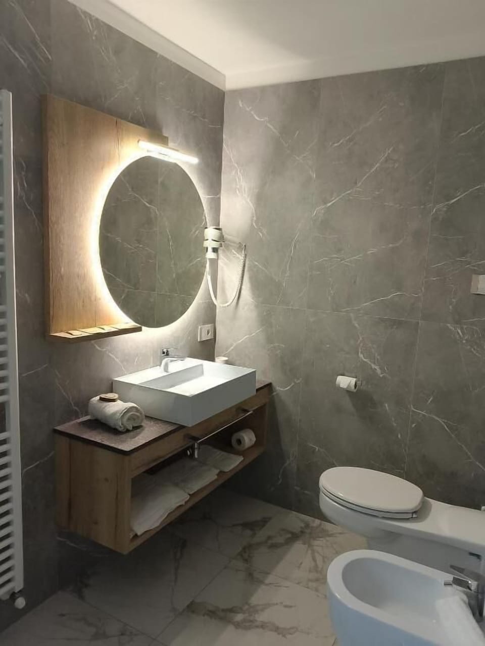 Comfort Double or Twin Room, Garden View | Bathroom | Shower, free toiletries, hair dryer, towels