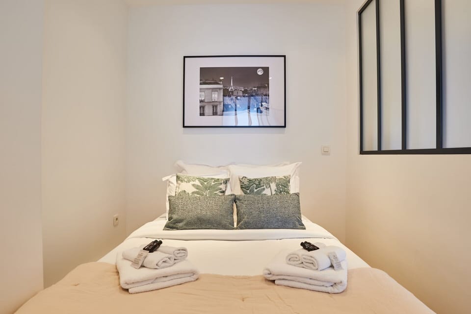 Apartment | 1 bedroom, laptop workspace, iron/ironing board, bed sheets