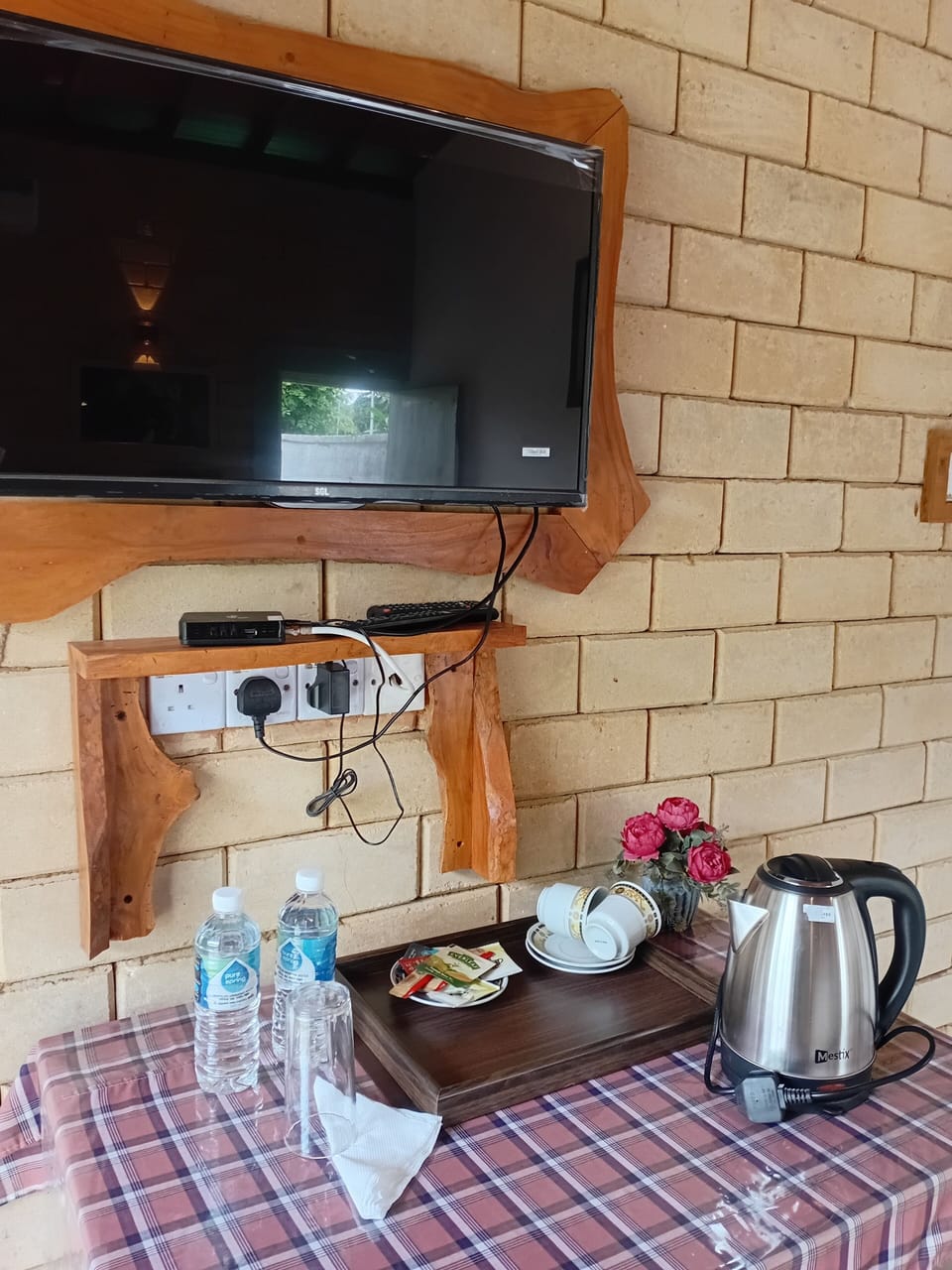 Free daily English breakfast