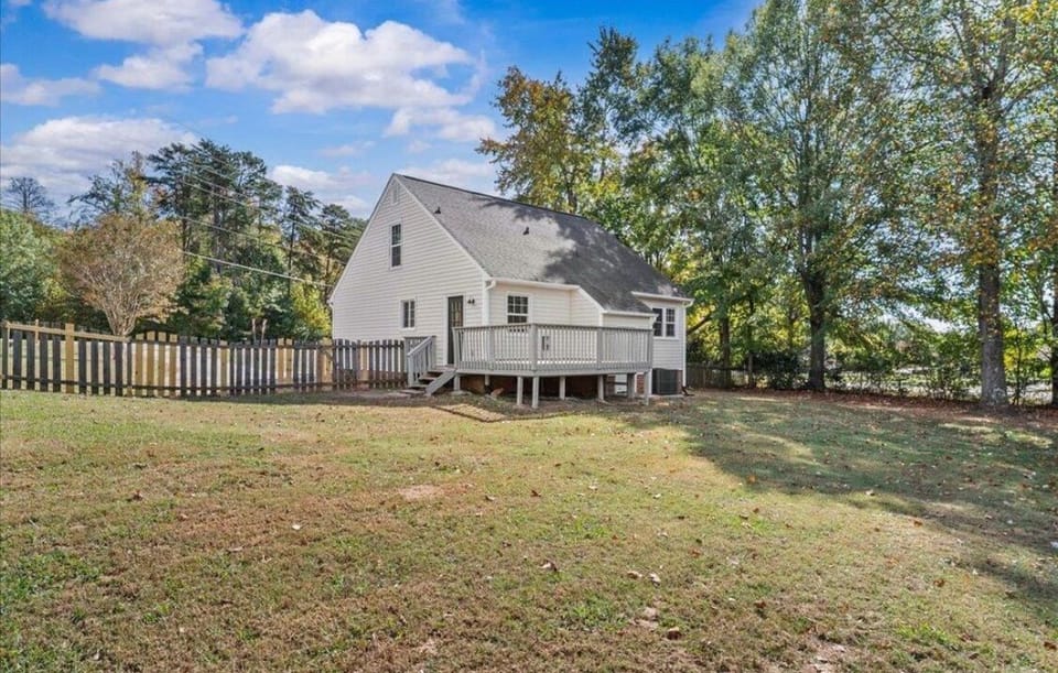 Pelham Retreat GVL - Fenced backyard with outdoor porch area. 