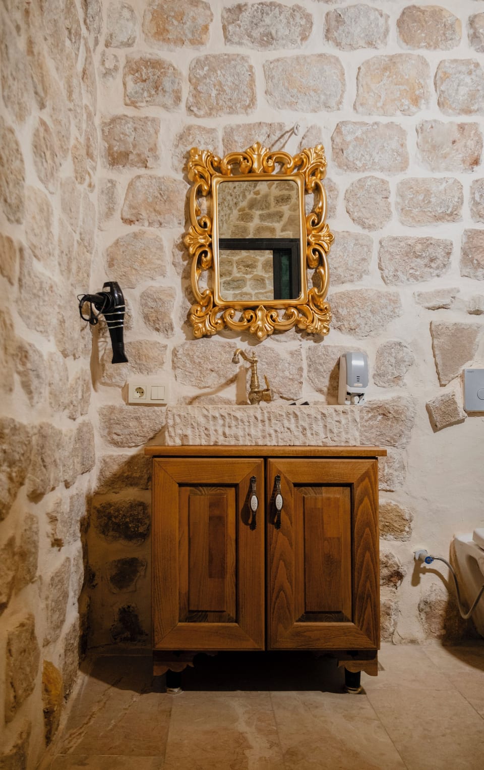 Executive Triple Room | Bathroom | Shower, free toiletries, hair dryer, slippers