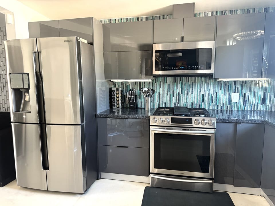 Refrigerator & Kitchen