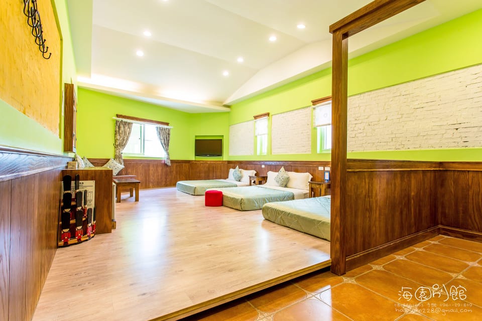 Family Room, Tower | Desk, free WiFi