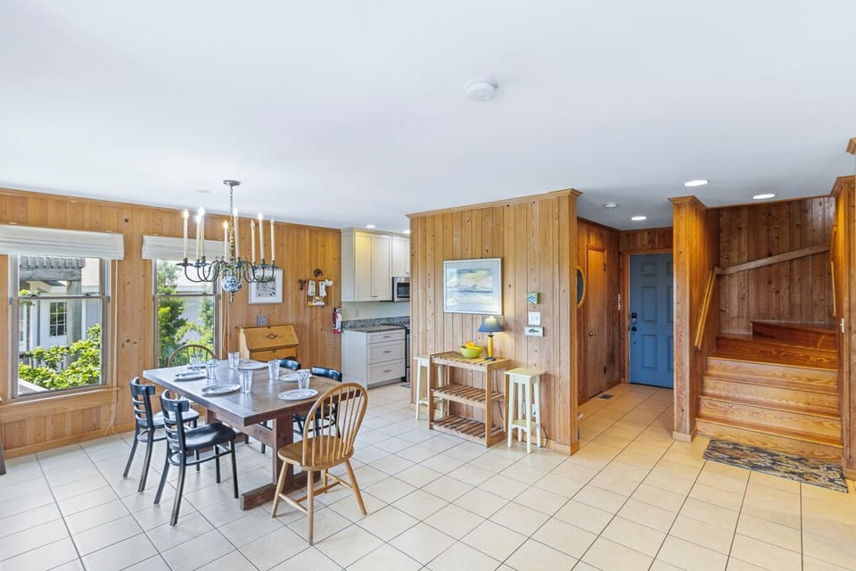 Mid Level Dining Area