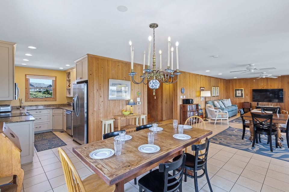 Mid Level Dining Area