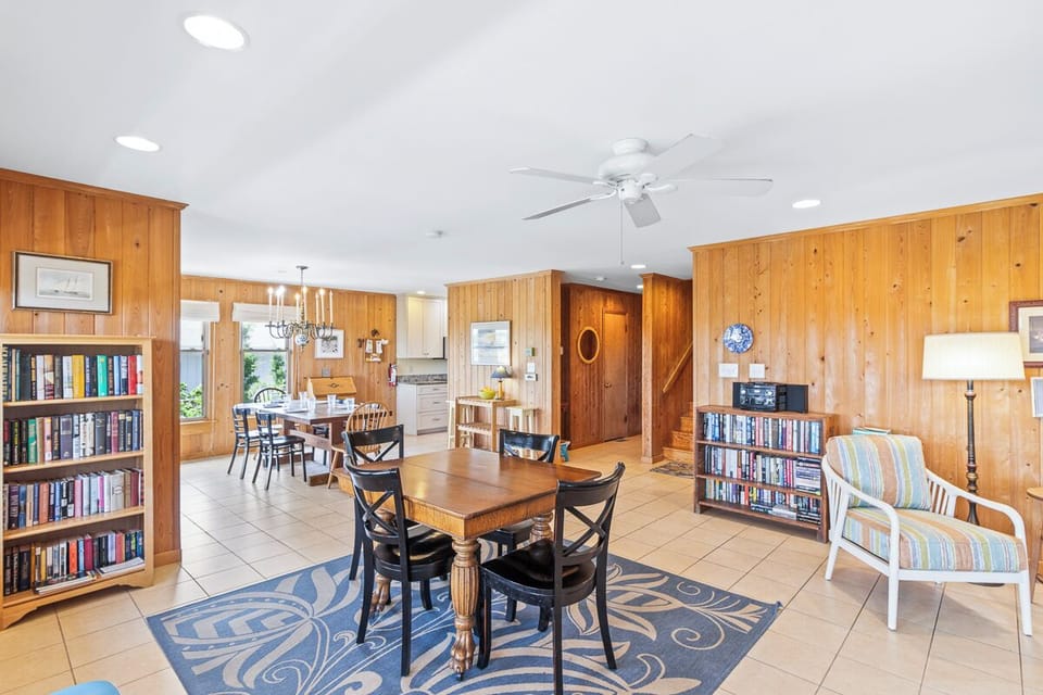 Mid Level Additional Dining