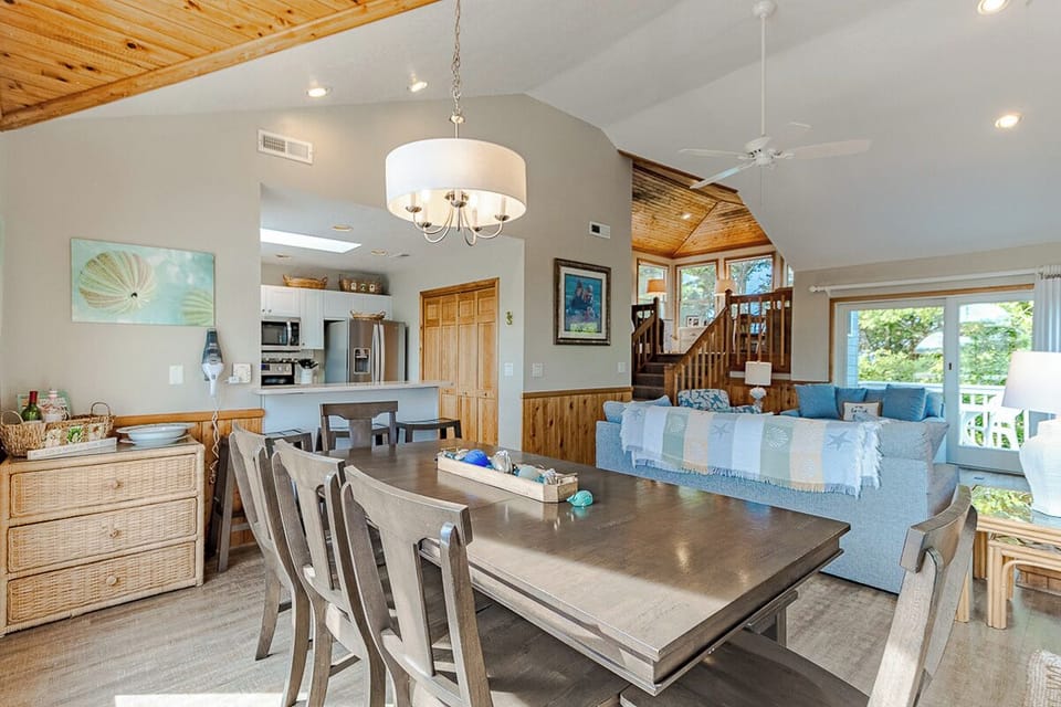 Top Level Dining Area