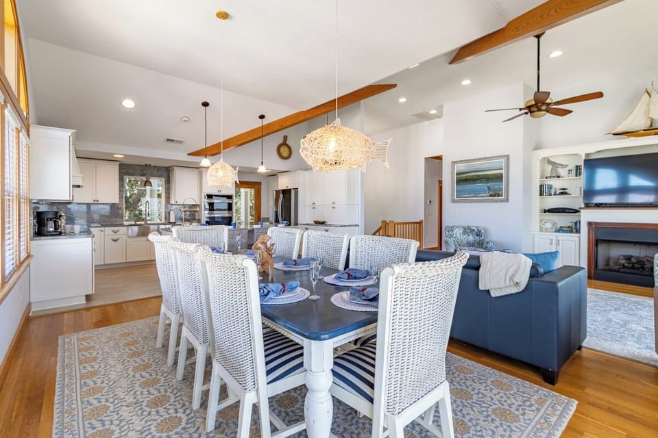 Top Level Dining Area