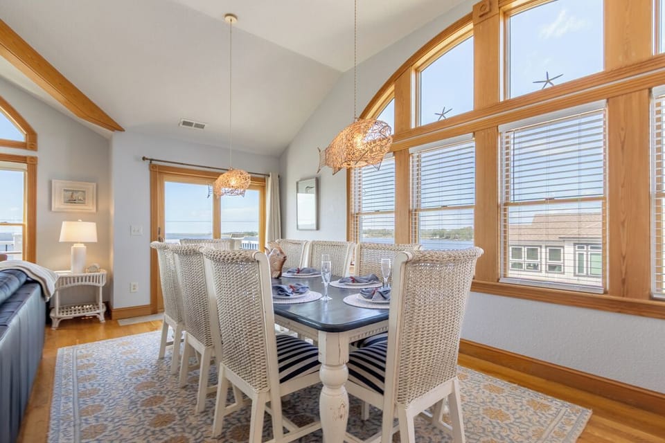 Top Level Dining Area