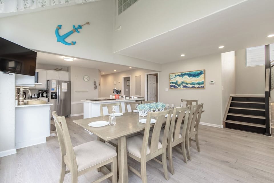 Mid Level Dining Area
