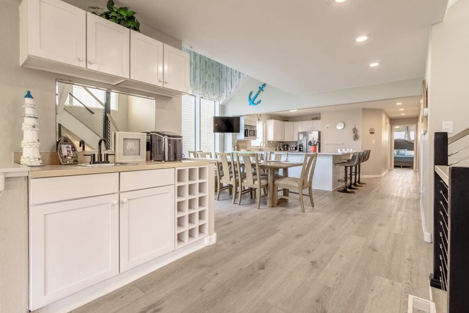 Mid Level Wet Bar