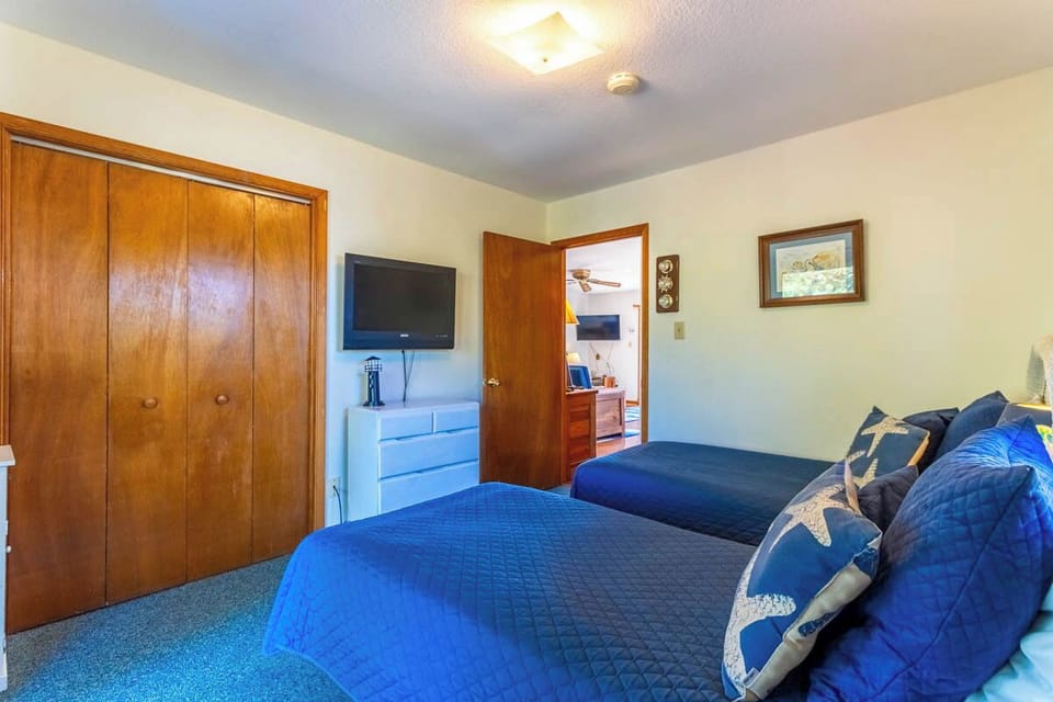 Top Level Twin Bedroom