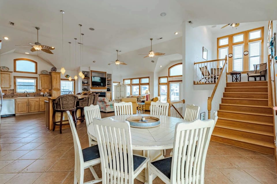 Top Level Dining Area