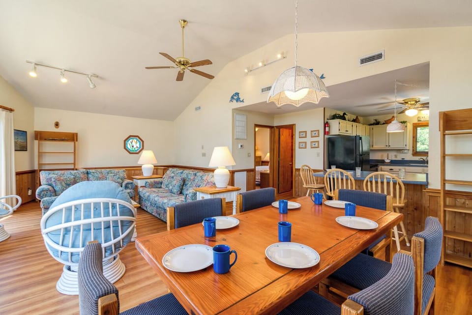 Top Level Dining Area