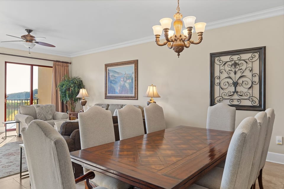 Dining Area with Seating for 8
