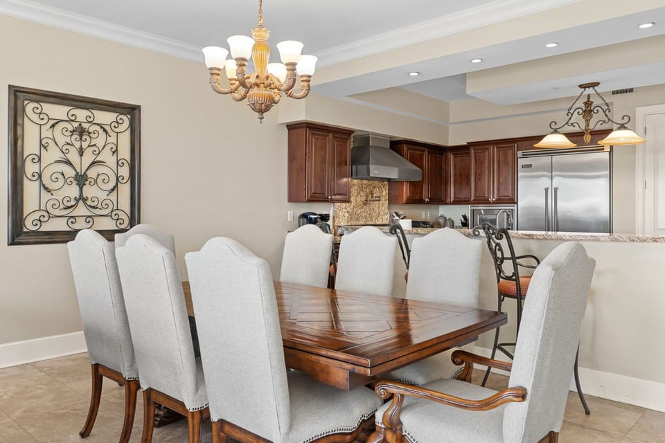 Dining & Kitchen Areas
