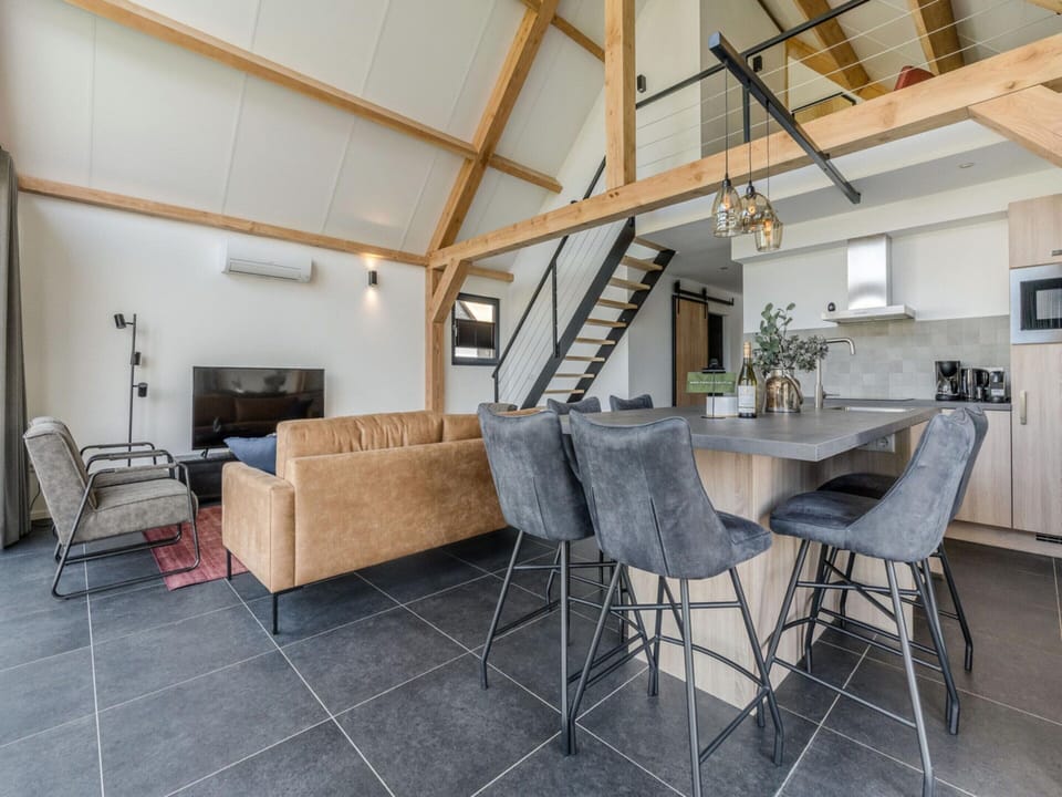 Bungalow | Dining