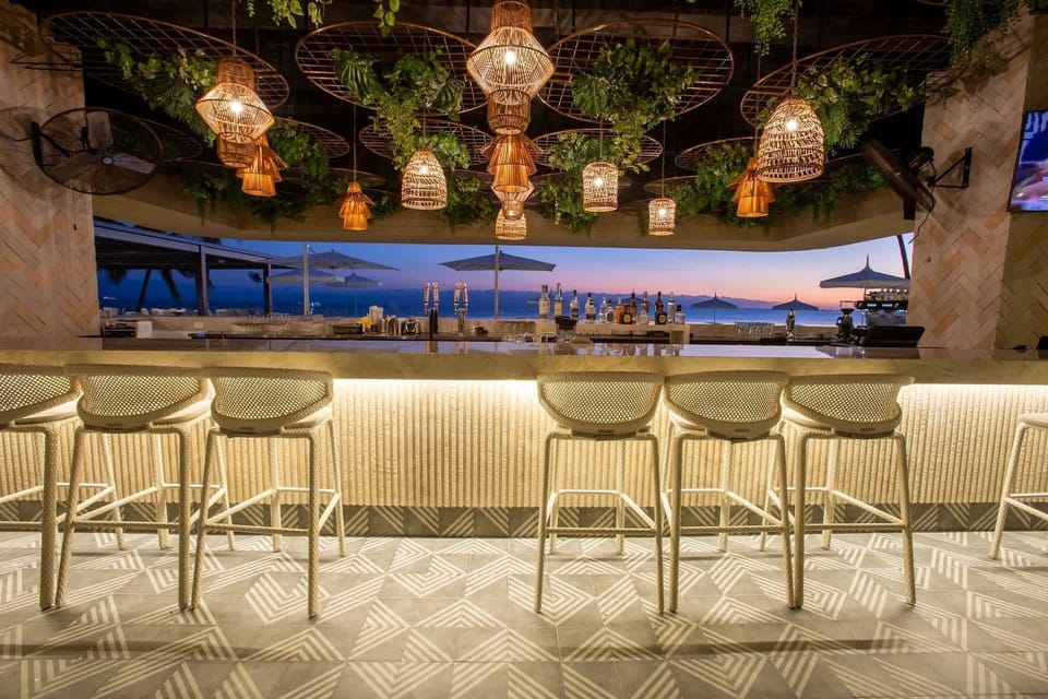 Ground floor cocktail bar and restaurant