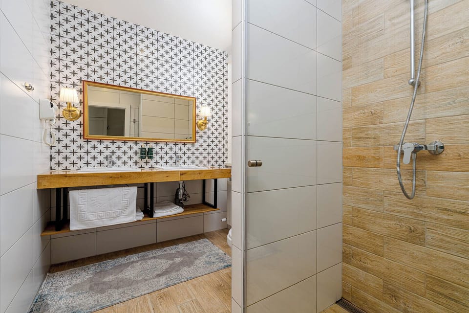 Luxury House, Mountain View, Mountainside | Bathroom | Free toiletries, hair dryer, bathrobes, slippers