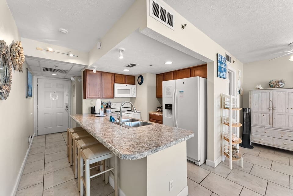 Fully equipped kitchen with full-size appliances and plenty of counter space for easy cooking.