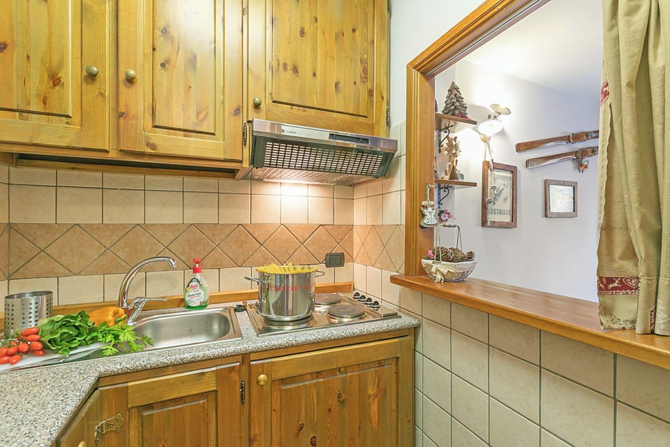 Standard Apartment, Multiple Bedrooms (Sestriere Panorama) | Private kitchen | Fridge, microwave, stovetop, cookware/dishes/utensils
