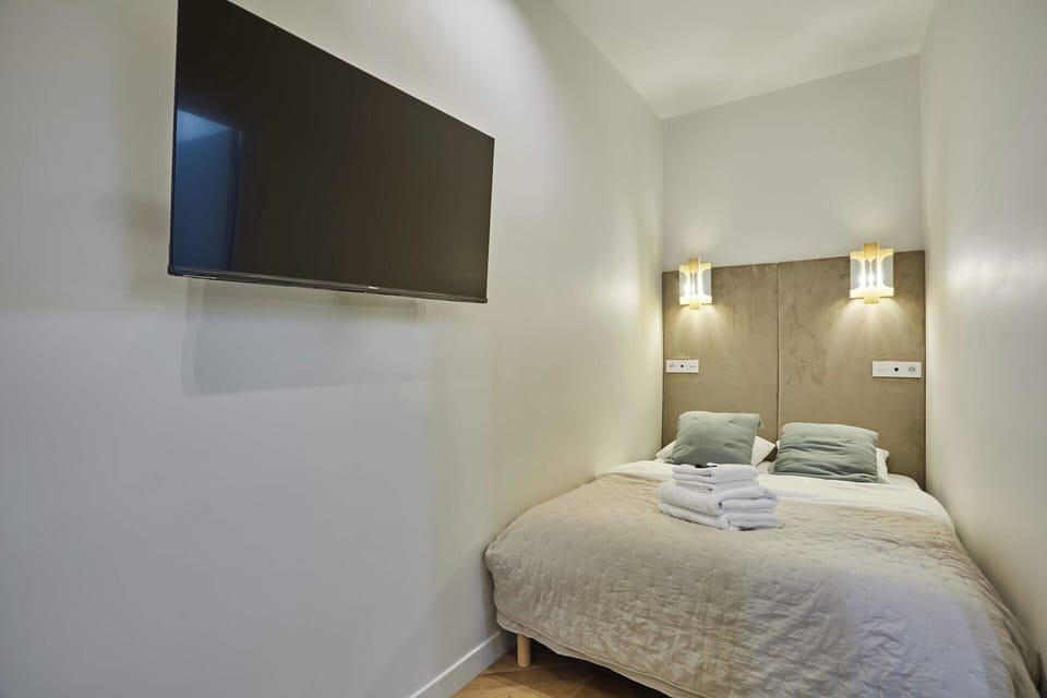 Apartment | 2 bedrooms, laptop workspace, iron/ironing board, bed sheets