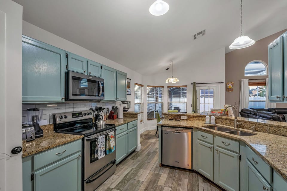 Fully equipped kitchen with granite countertops