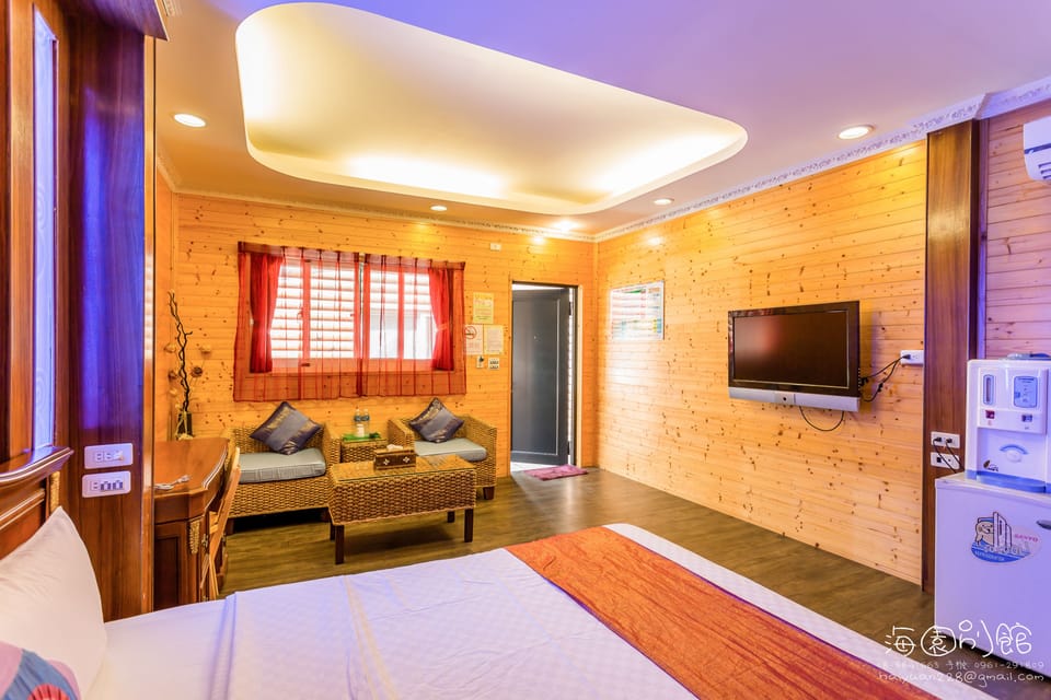 Deluxe Double Room, 1 Double Bed | Bathroom | Shower, hair dryer, slippers, towels