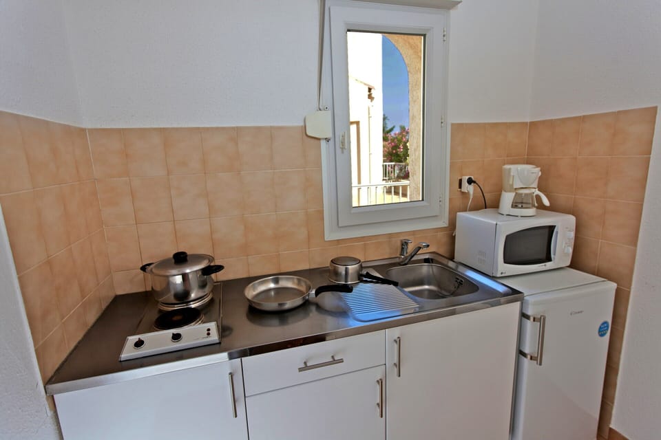 Apartment | Private kitchen | Cookware/dishes/utensils