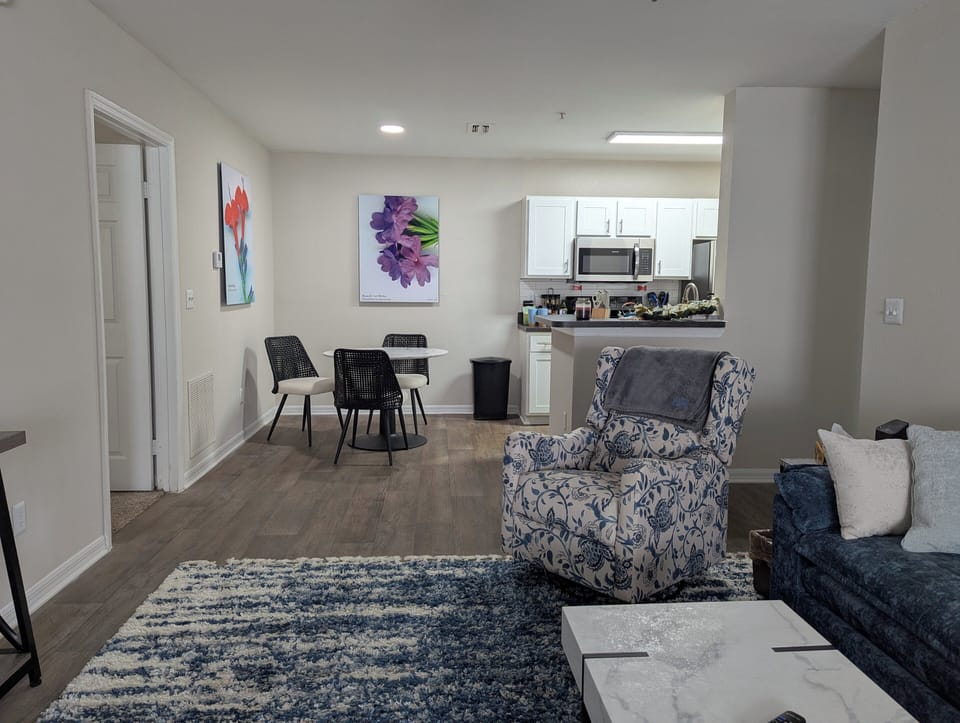 Living Room|Dining Room
Dining Set for 4 - Couch-Air conditioning-Heating-TV